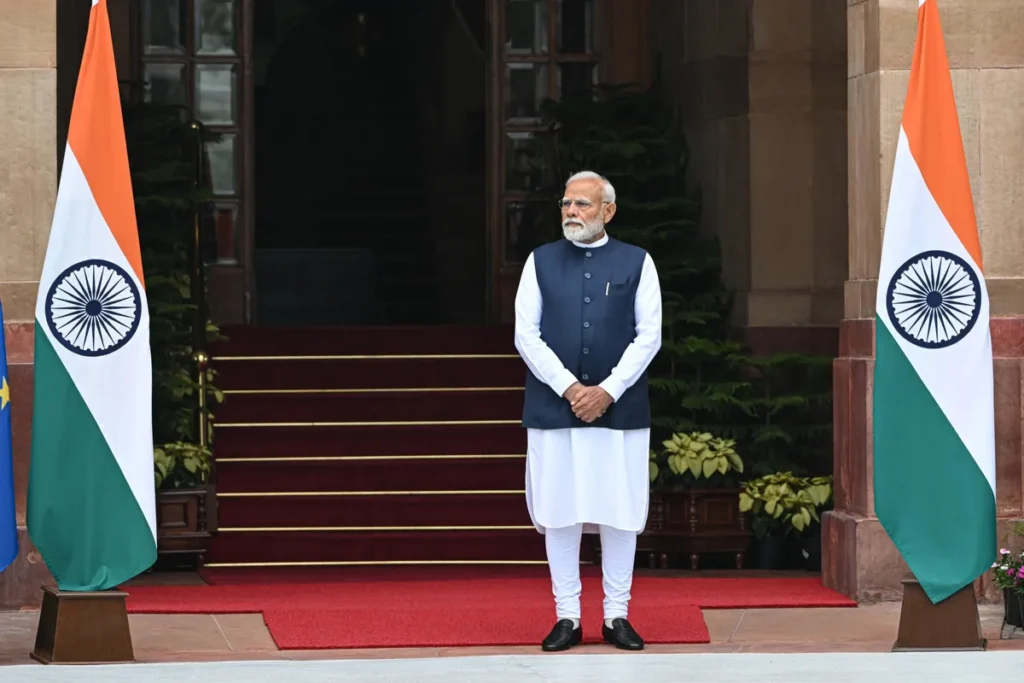 Trump Modi Russian Oil Deal — US President Donald Trump and Indian PM Narendra Modi discussing energy trade and Russian oil import ban during October 2025 meeting.